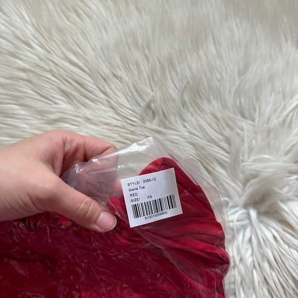 SER.O.YA Sierra Top In Red - Picture 6 of 6